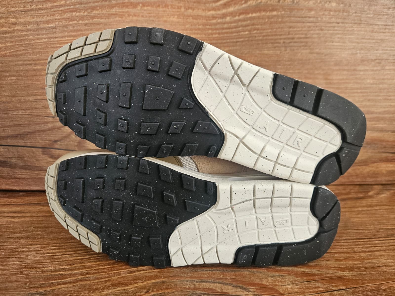 Nike Air Max 1 Essential Light Bone/Psychic Blue