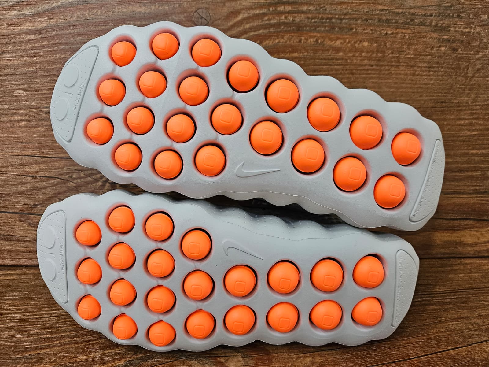 WMNS Nike Mind 002 "Light Smoke Grey/Photon Dust/Hyper Crimson/Chrome" HQ4310-003