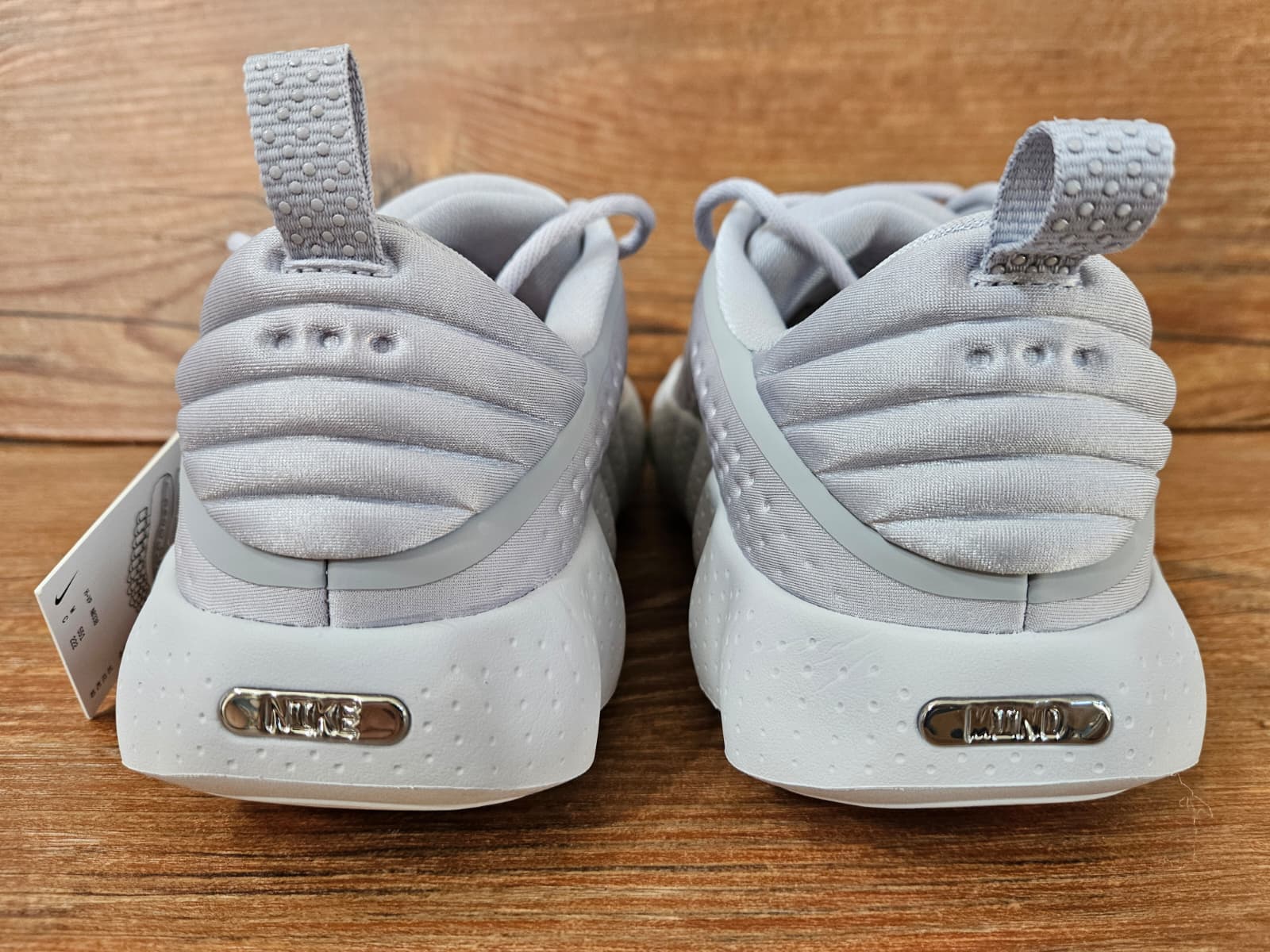 WMNS Nike Mind 002 "Light Smoke Grey/Photon Dust/Hyper Crimson/Chrome" HQ4310-003