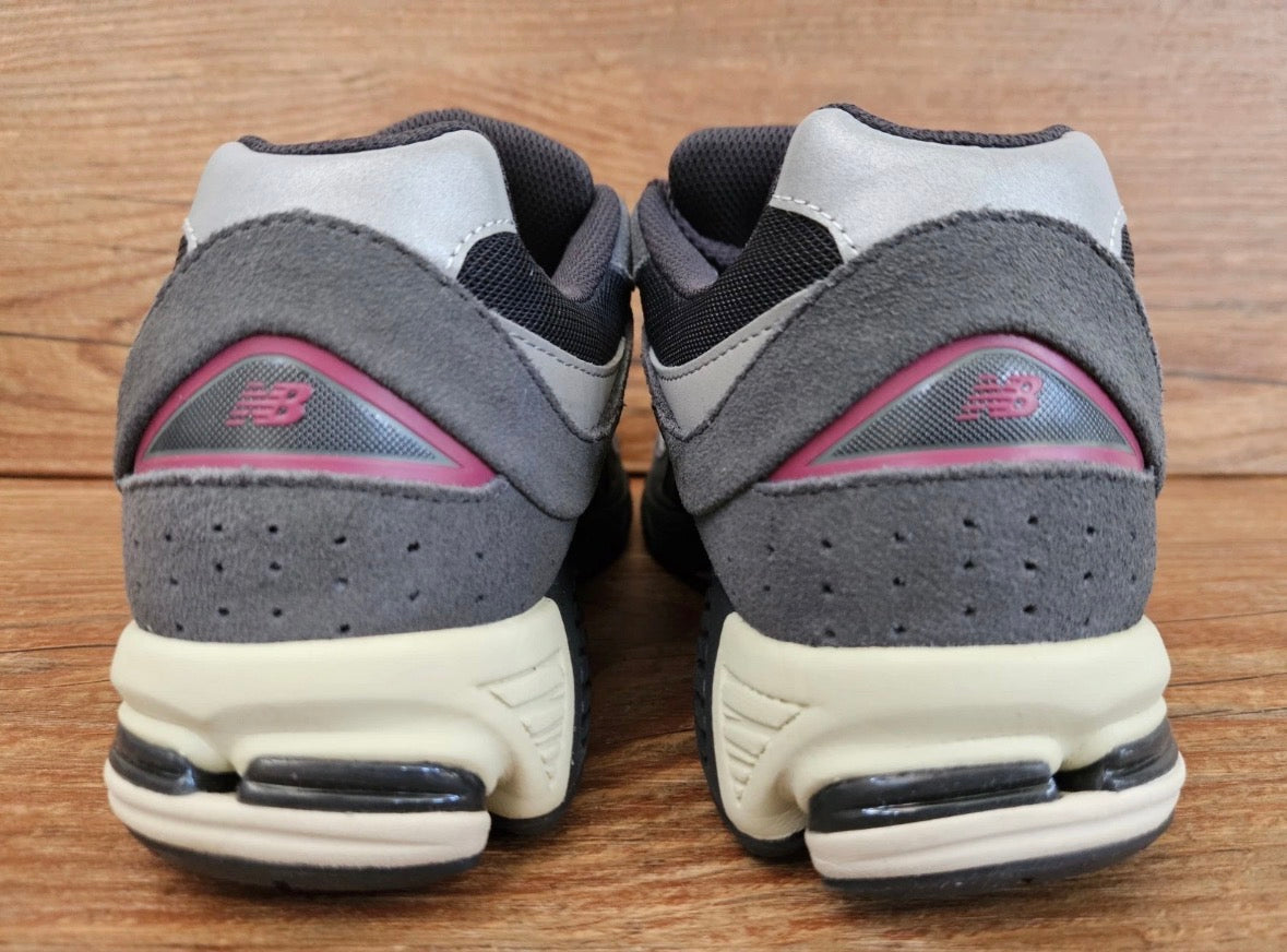 New Balance 2002R "Black/Grey" M2002RGV