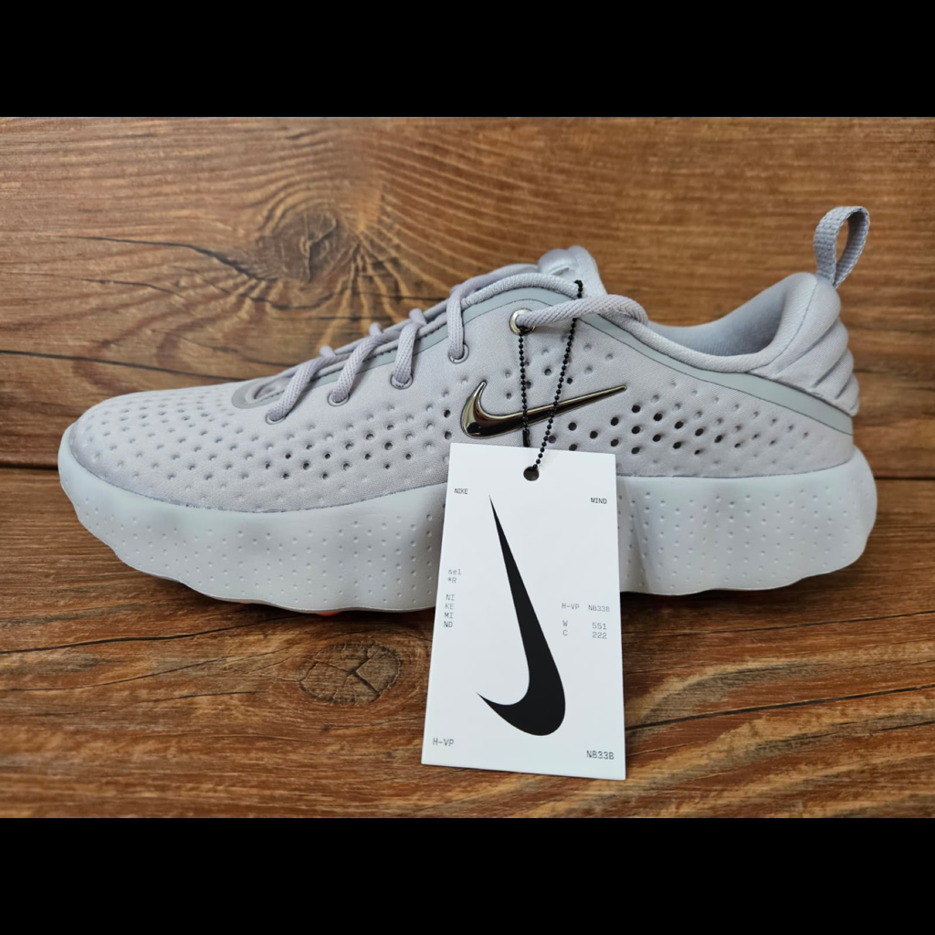 WMNS Nike Mind 002 "Light Smoke Grey/Photon Dust/Hyper Crimson/Chrome" HQ4310-003